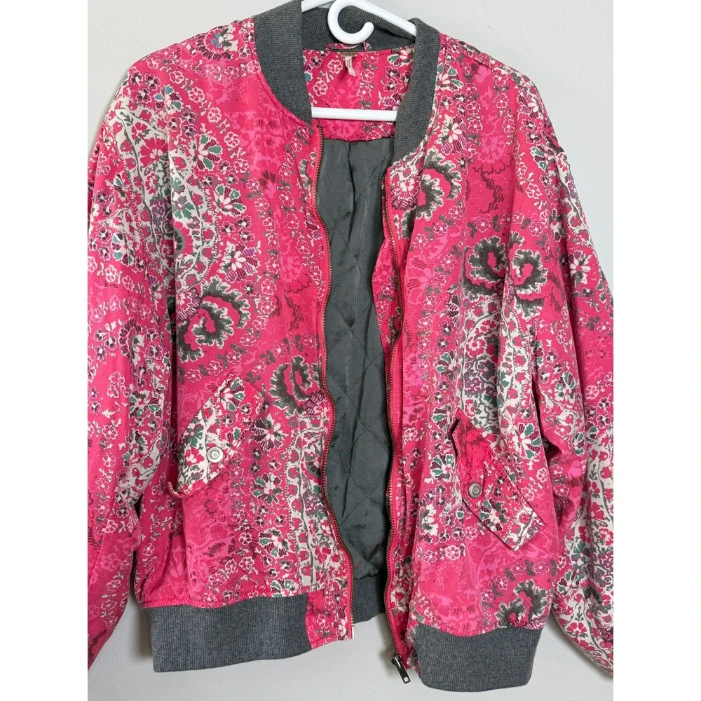 Free People Daytrip Bomber Jacket Sz L Pink Paisley Boho Floral Quilted Zip Up